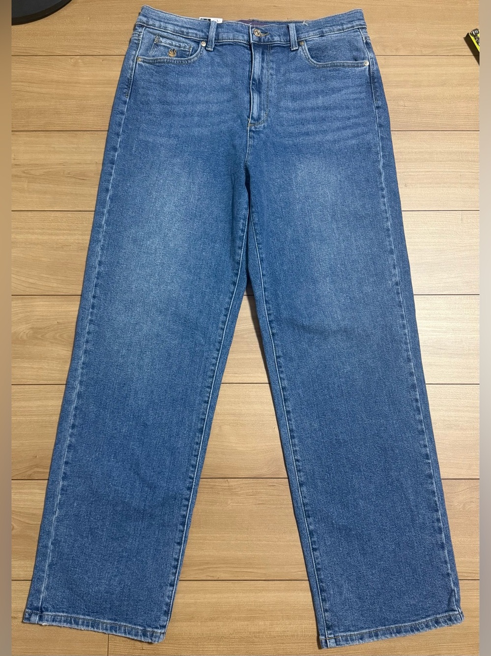 Gloria Vanderbilt Straight-Leg Jeans in Medium Blue+ Madewell Top